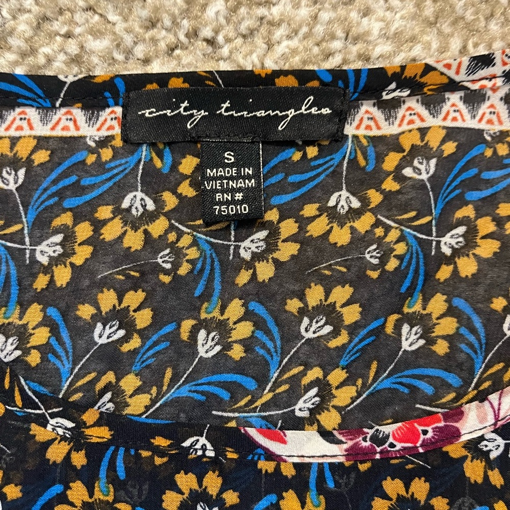 City Triangles - Multicolor Floral Patchwork Patt… - image 5